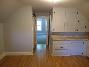 337 Lisbon St, Unit 2 in Lewiston, ME - Building Photo - Building Photo