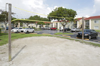 Pembroke Villas in Hollywood, FL - Building Photo - Building Photo