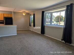 6181 Zehman Dr in Brook Park, OH - Foto de edificio - Building Photo