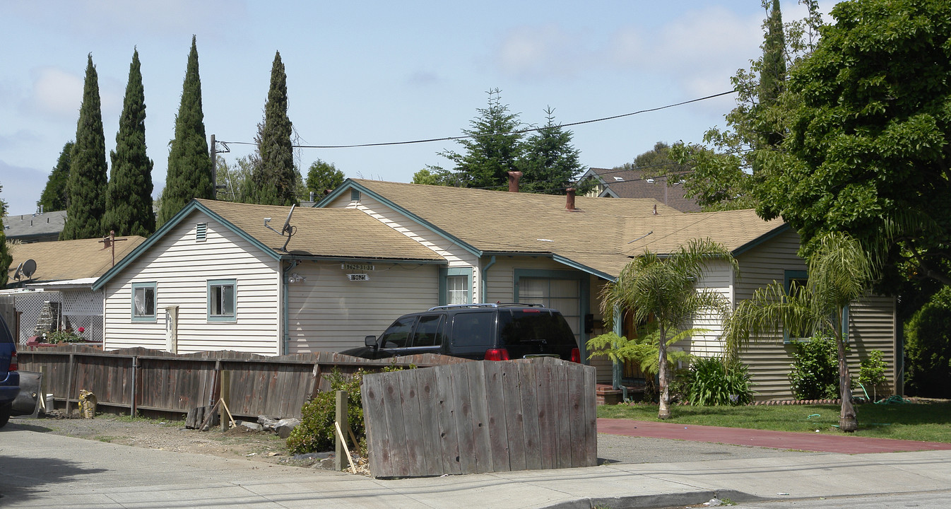 19625 Meekland Ave in Hayward, CA - Foto de edificio