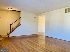 8064 Steeple Chase Ct in Springfield, VA - Building Photo - Building Photo