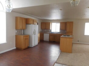 1009 NW Eagle Ct in Madras, OR - Building Photo - Building Photo