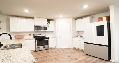 6807 Kingsley Edge in San Antonio, TX - Building Photo - Building Photo