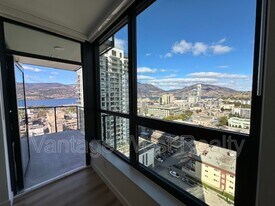 1488 Bertram St in Kelowna, BC - Building Photo