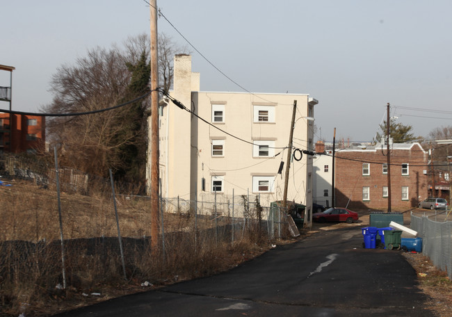 2100 Fendall St SE in Washington, DC - Building Photo - Building Photo