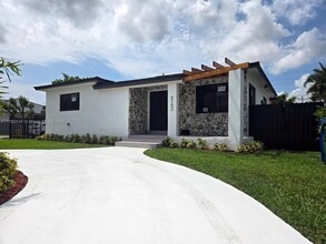 5152 SW 6th St in Coral Gables, FL - Building Photo - Building Photo