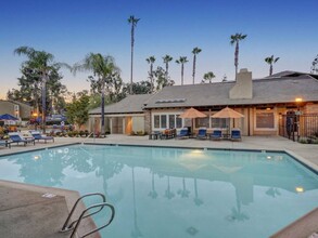 Park Pointe in El Cajon, CA - Foto de edificio - Building Photo