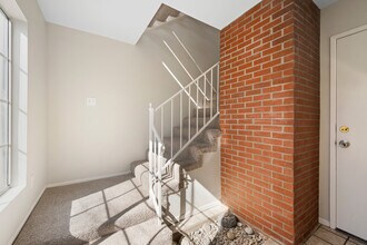 1030 Ruberta Ave, Unit 12 in Glendale, CA - Building Photo - Building Photo