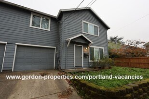 5254 SE 73rd Ave in Portland, OR - Building Photo