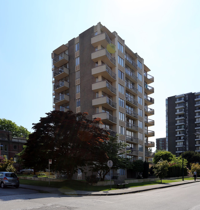 Las Salinas Apartments in Vancouver, BC - Building Photo - Building Photo