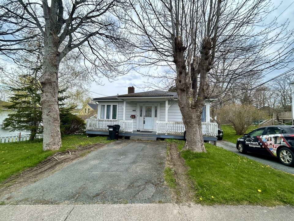 31 Allandale Rd in St John's, NL - Building Photo