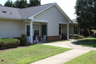 Kingsway Apartments in King, NC - Building Photo
