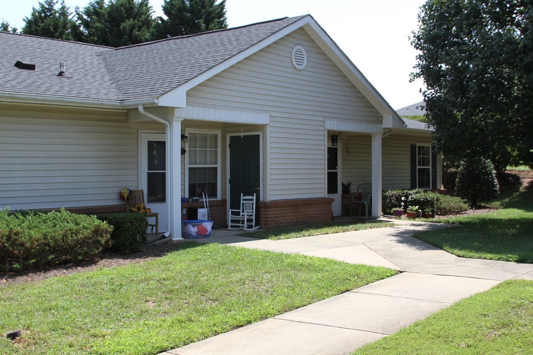 Kingsway Apartments in King, NC - Foto de edificio