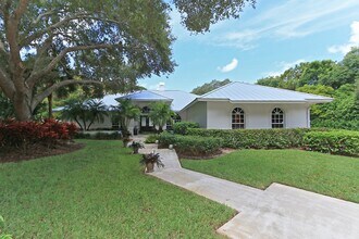 469 Carica Rd in Naples, FL - Building Photo - Building Photo