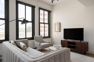 505 E Travis St in San Antonio, TX - Building Photo