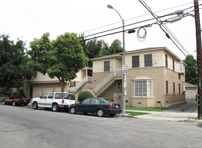 2400 Cedar Ave in Long Beach, CA - Building Photo - Building Photo