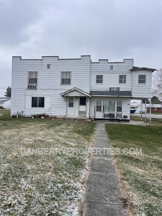 220 N Main St in Arlington, OH - Foto de edificio