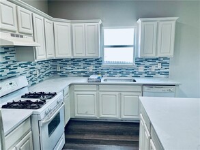 7509 Lazy Creek Dr in Austin, TX - Building Photo - Building Photo