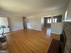 5118 Avoca Ave in Ellicott City, MD - Foto de edificio - Building Photo