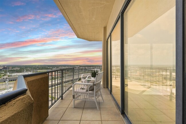 3350 McCue Rd in Houston, TX - Building Photo - Building Photo