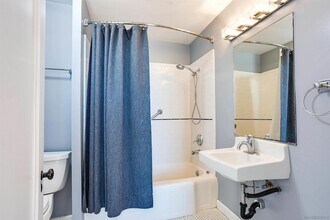 702 Ash St, Unit 1000 in San Diego, CA - Foto de edificio - Building Photo