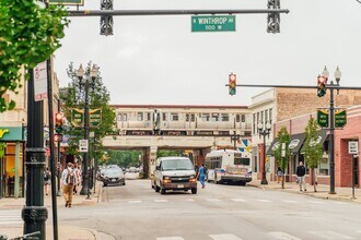 5533 N Kenmore Ave, Unit 206 in Chicago, IL - Building Photo - Building Photo