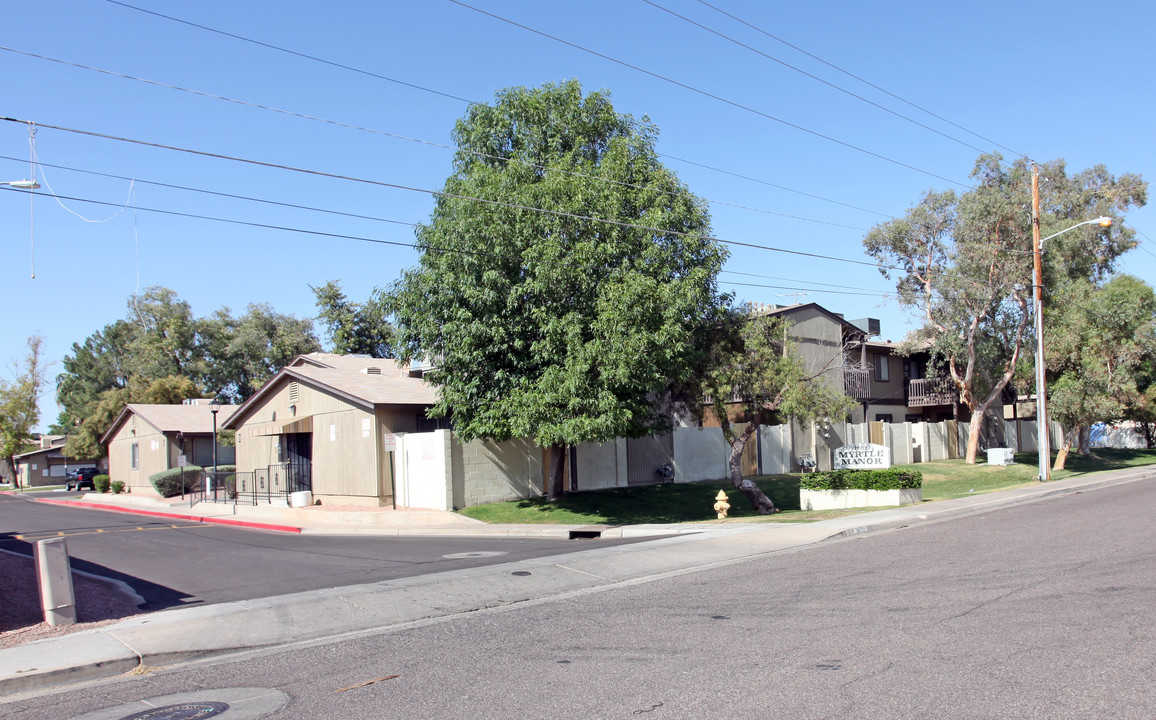 Myrtle Manor Apartments in Phoenix, AZ - Building Photo