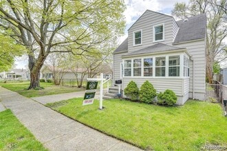 1540 E Madge Ave in Hazel Park, MI - Building Photo - Building Photo