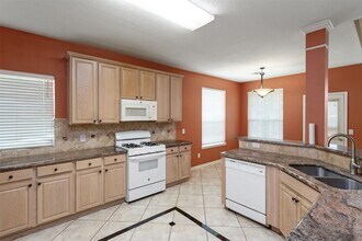 9818 Mossy Tree Ln in Houston, TX - Building Photo - Building Photo