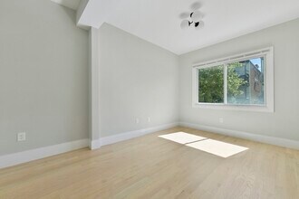 179 Chelsea St, Unit #1 in Boston, MA - Foto de edificio - Building Photo