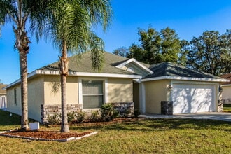 8343 Natoma St in Spring Hill, FL - Foto de edificio - Building Photo