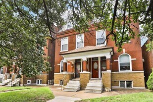 1850-1852 Russell Blvd