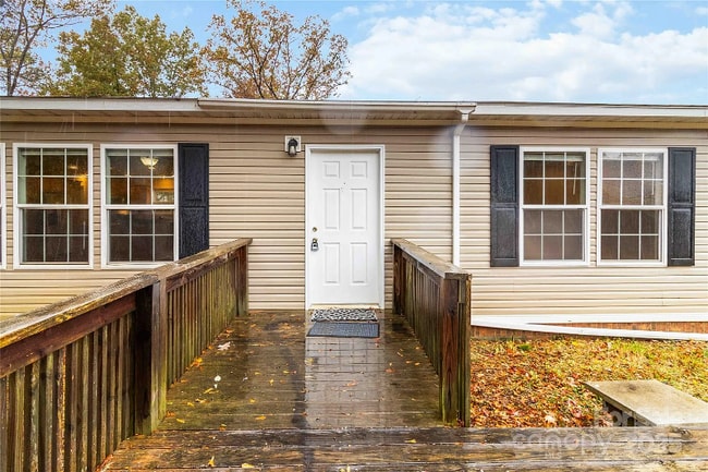 2420 Creekside Dr in Sharon, SC - Foto de edificio - Building Photo