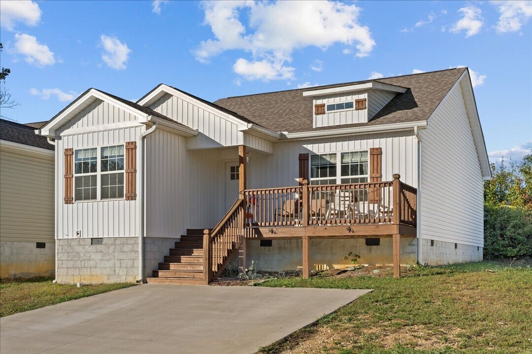 3304 Striplin Trail in Dalton, GA - Building Photo