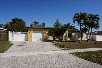 4857 Alfresco St in Boca Raton, FL - Building Photo - Building Photo