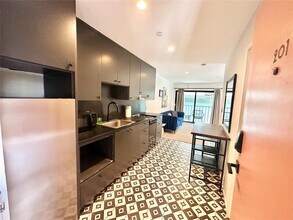 201 Academy Dr in Austin, TX - Building Photo - Building Photo