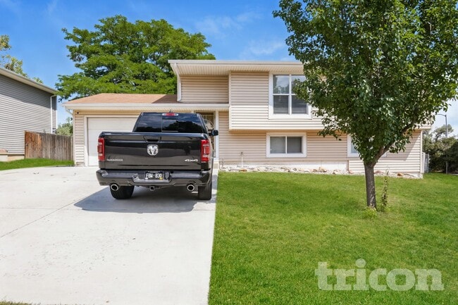 property at 2512 W 99th Pl