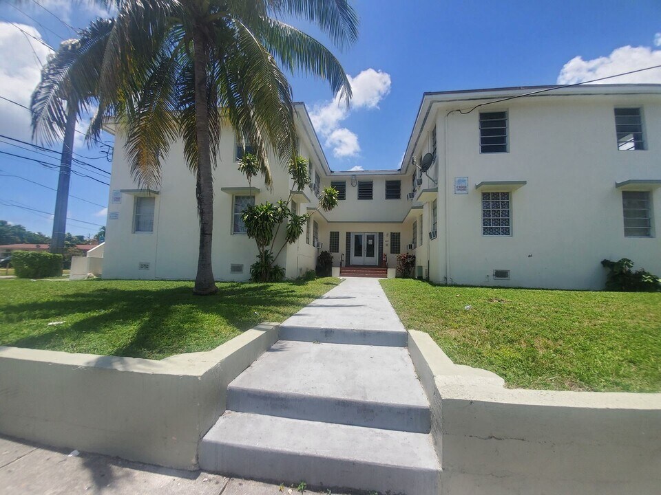 680 SW 7th Ave in Miami, FL - Building Photo
