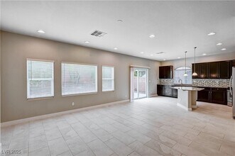 7251 S Bronco St in Las Vegas, NV - Building Photo - Building Photo