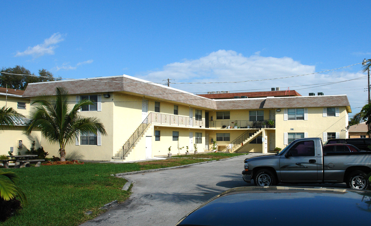 2519 Pierce St in Hollywood, FL - Building Photo