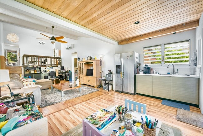 property at 408-408 Kilihea Wy