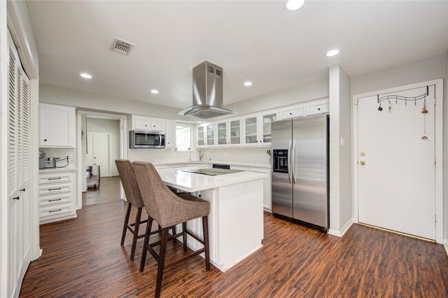 12147 Ella Lee Ln in Houston, TX - Building Photo - Building Photo