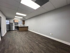 919 S Carroll Blvd in Denton, TX - Building Photo - Building Photo