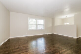 11907 W 59th Terrace in Shawnee, KS - Foto de edificio - Building Photo