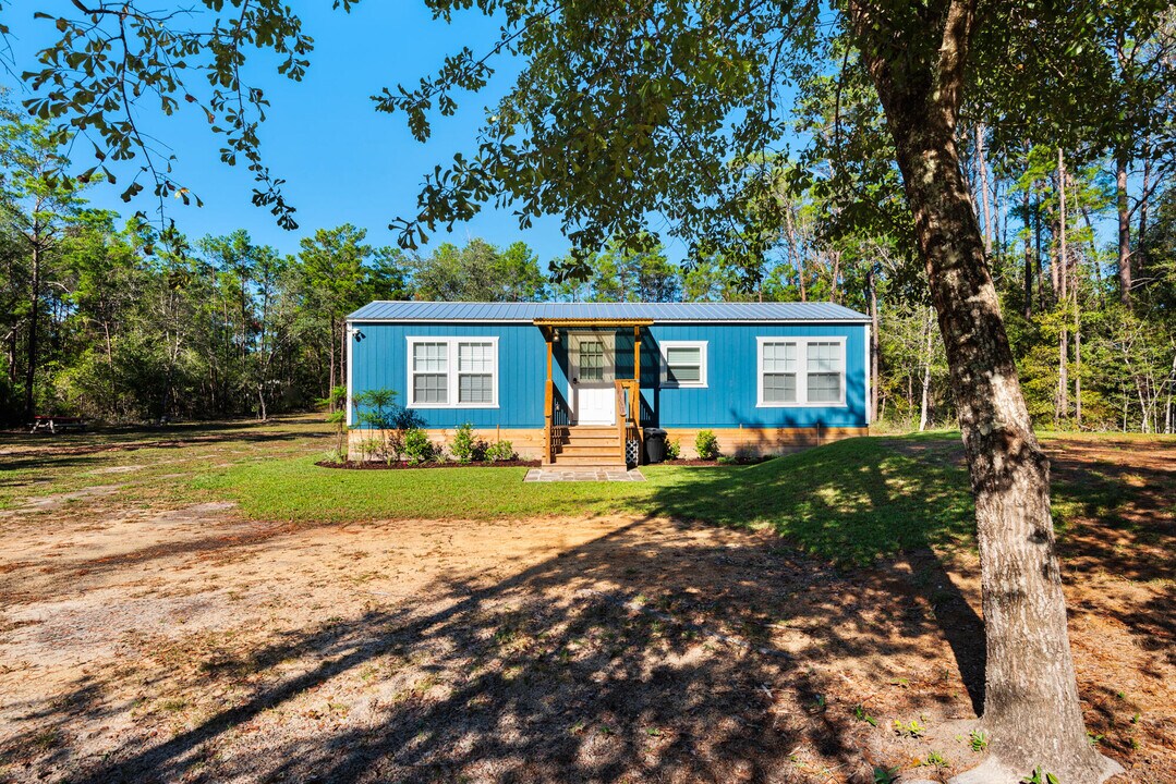 156 McCloud Rd in Freeport, FL - Building Photo