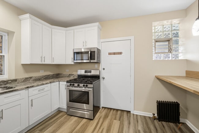 4831 W Roscoe St in Chicago, IL - Building Photo - Building Photo