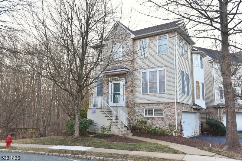 122 Arrowgate Dr in Randolph, NJ - Building Photo