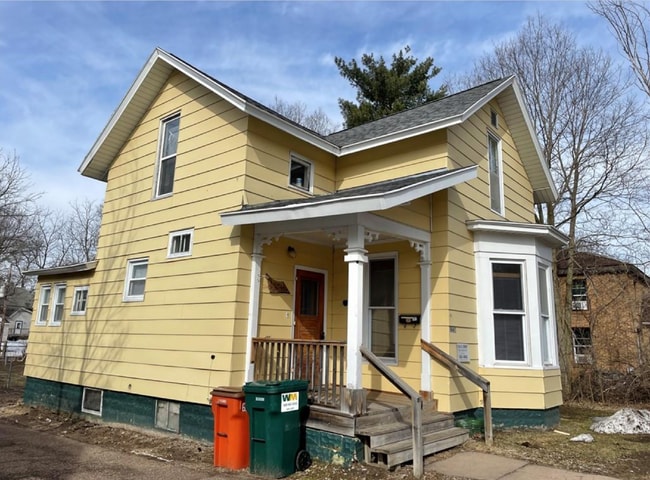 1234 S Dewey St in Eau Claire, WI - Building Photo - Building Photo