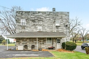 218-222 S Sporting Hill Rd in Mechanicsburg, PA - Building Photo