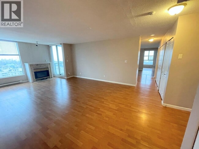 7077 Beresford St. in Burnaby, BC - Building Photo - Building Photo